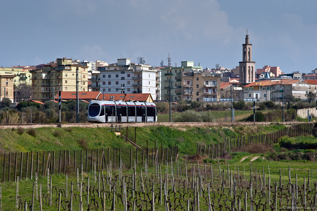 Panorama Sassari z tramwajem