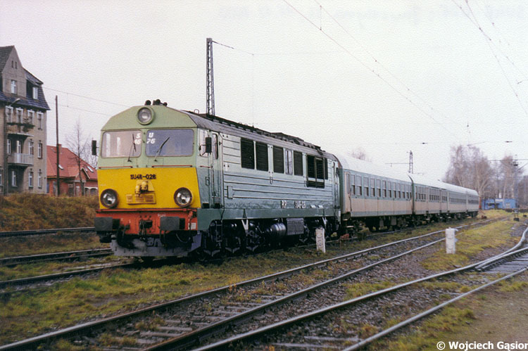 2000n-04a.jpg
