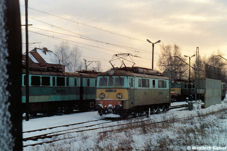 2001e-10a.jpg