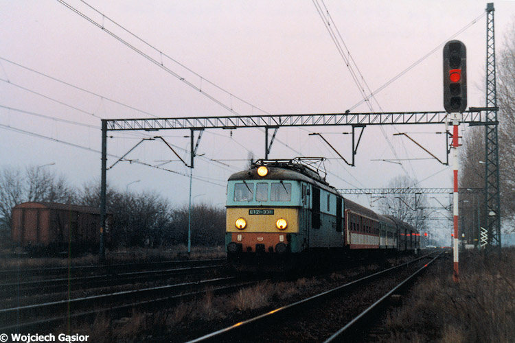 2001e-30a.jpg