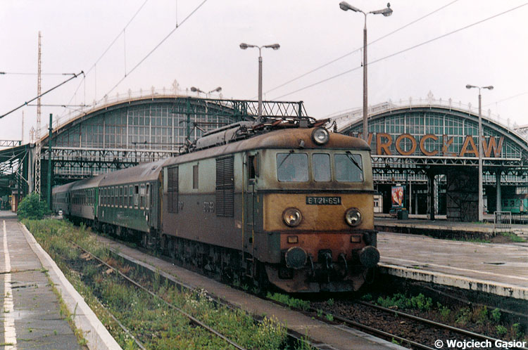 2001o1-18a.jpg