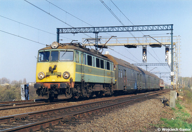 2002h-04a.jpg