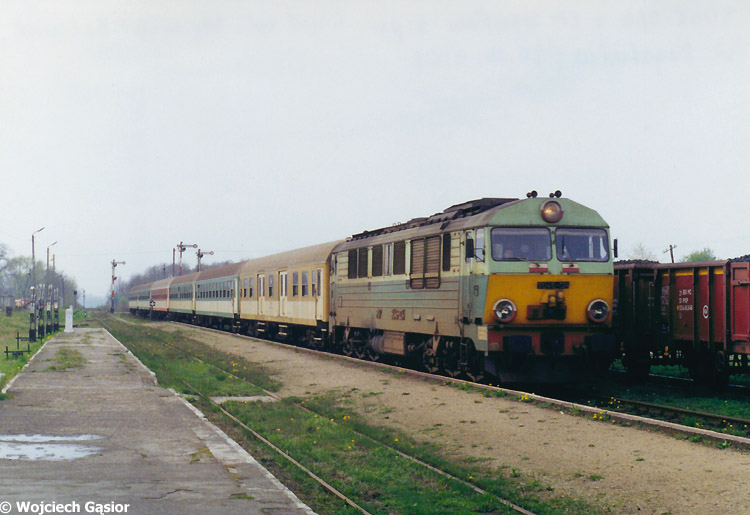 2002i-05a.jpg