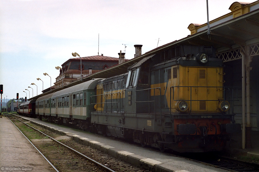 2002j-05.jpg
