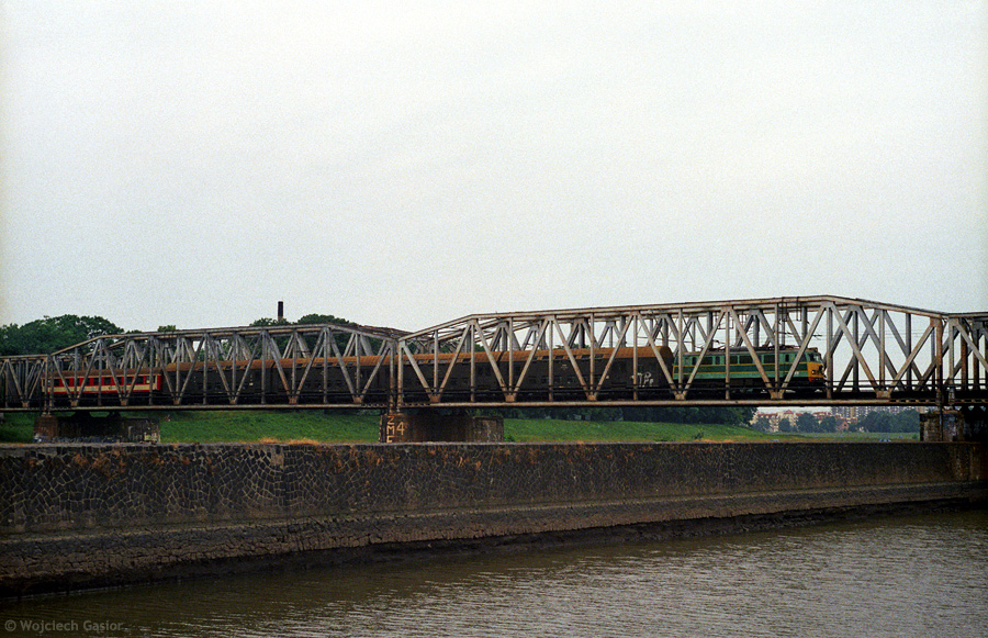 2002m-21a.jpg