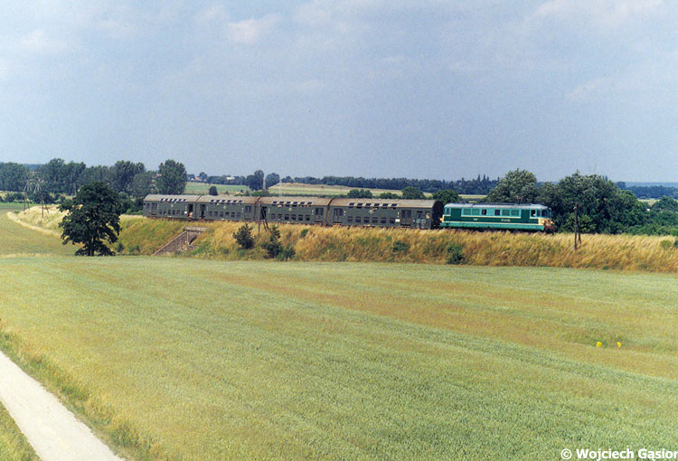 2002n-04a.jpg