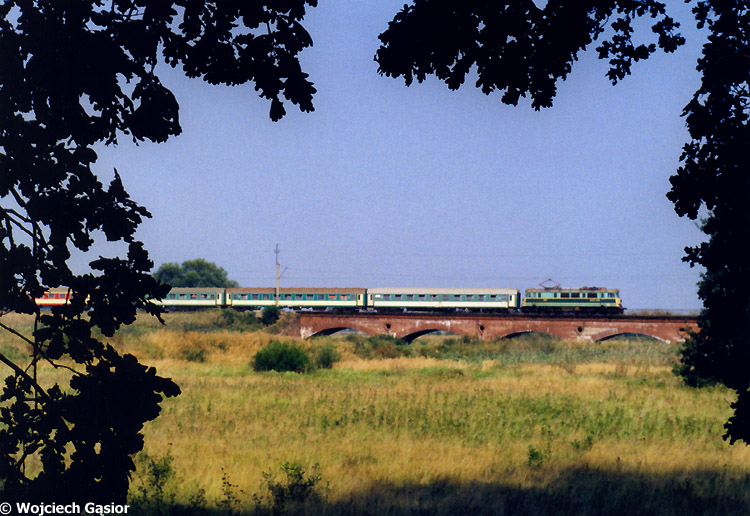 2002t-08.jpg