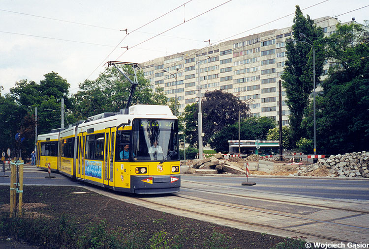 2000d-08a.jpg