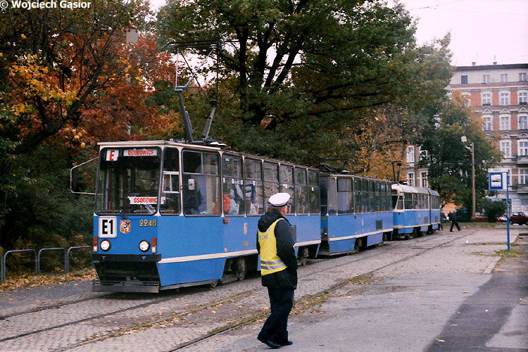 2001v-08a.jpg