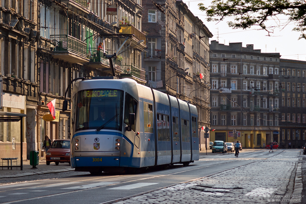Česká tramvaj pod flagą biało-czerwoną